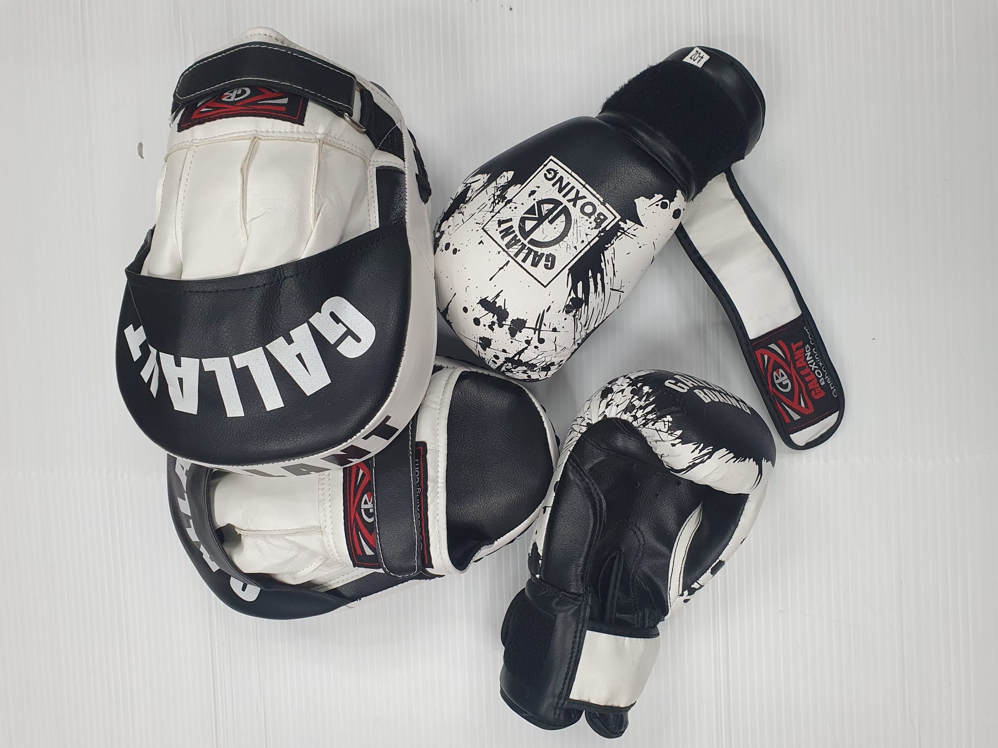 gloves with focus pads 2